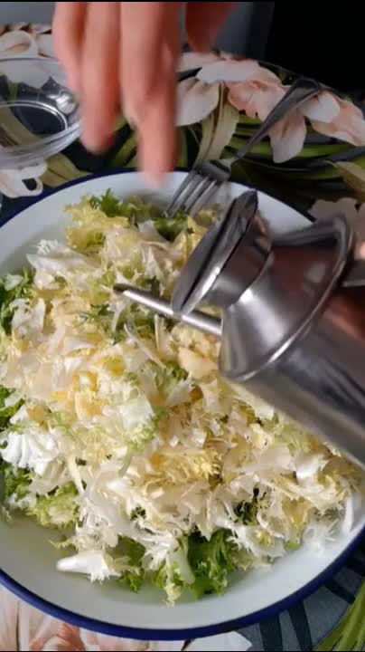 How to make a healthy escarole sala