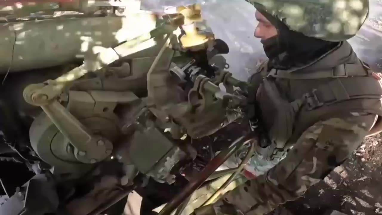 Grad multiple launch rocket systems and 152-mm towed Gyatsint-B guns in action