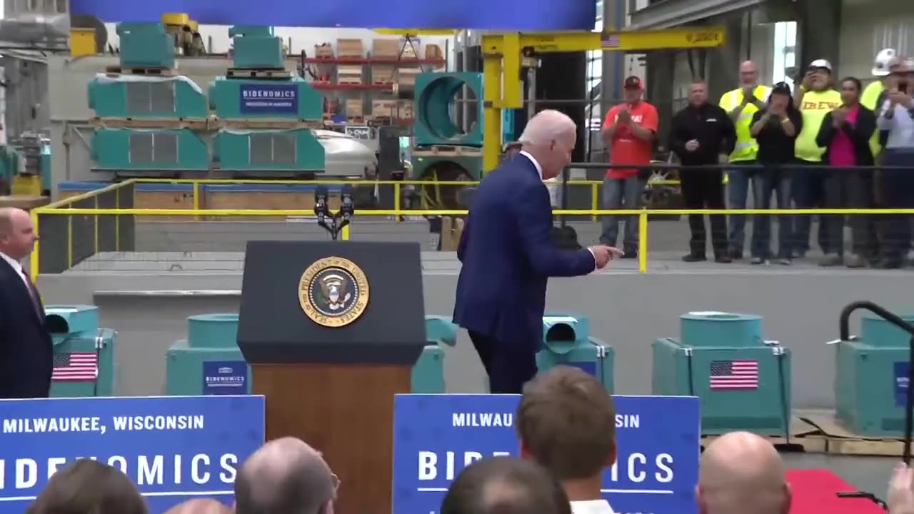 Biden once again looks lost leaving the stage