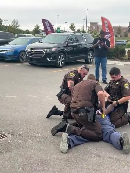 SOMEONE REALLY NEEDS TO LAY OFF 🍗 THE SECRET HERBS AND SPICES AT KFC