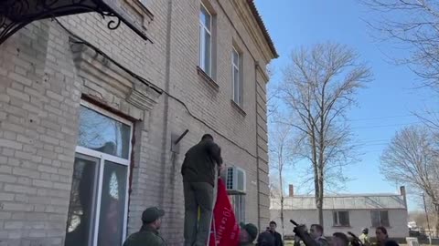 Vyvěšování ruských praporů v osvobozené Záporožské oblasti