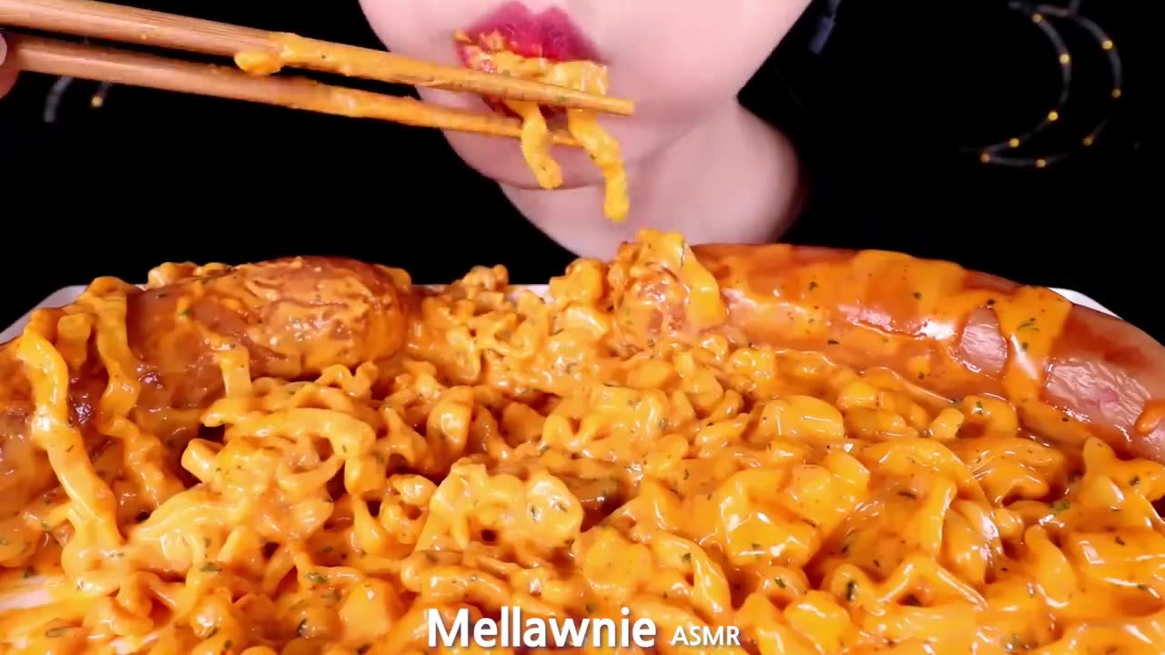 ASMR CHEESY CARBO FIRE NOODLES, SAUSAGES 꾸덕한 치즈 까르보 불닭볶음면, 소시지 EATING SOUNDS MUKBANG 먹방