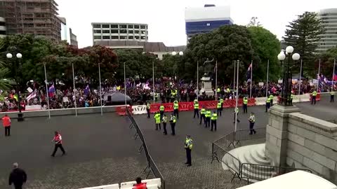 Thousands protest covid-tyranny in New Zealand.