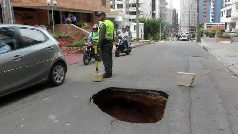 Nuevo hundimiento en la carrera 40 con calle 46, en Bucaramanga