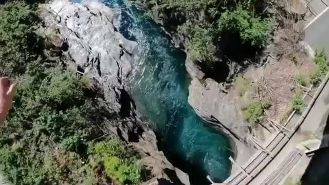 Jump from the 😱😍 Bridge Are there any fans of such extreme among us?