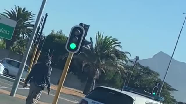 Law enforcement officers shoot tires of suspect in Cape Town