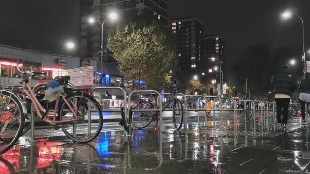 London, Night and rainy