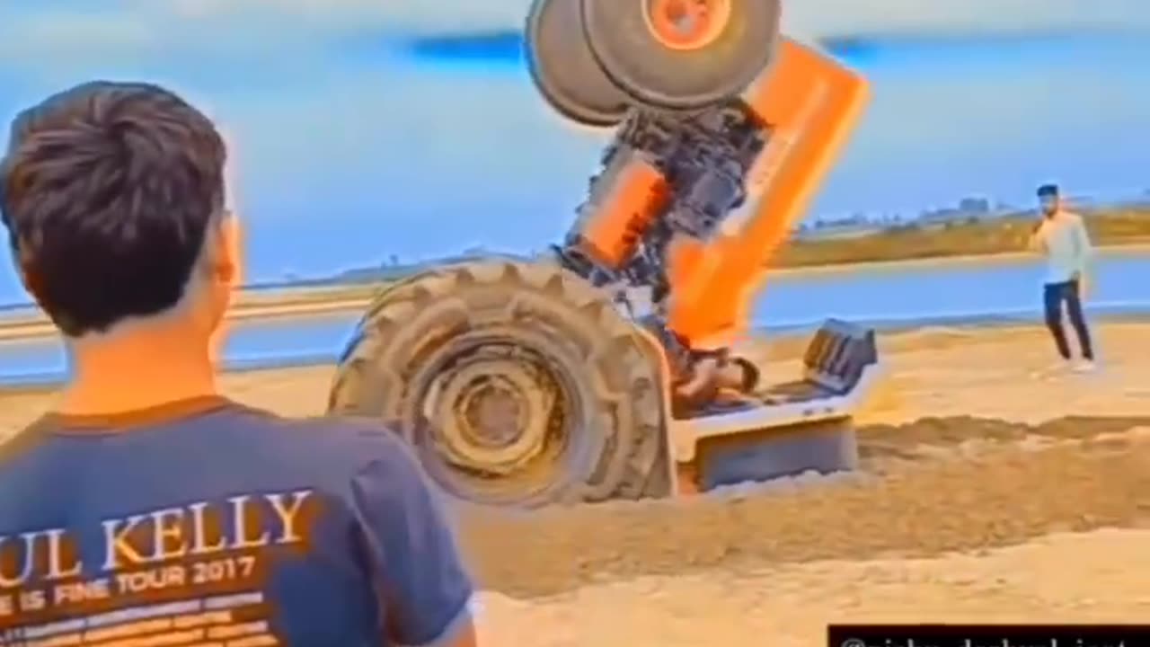 Tractor 🚜 standing