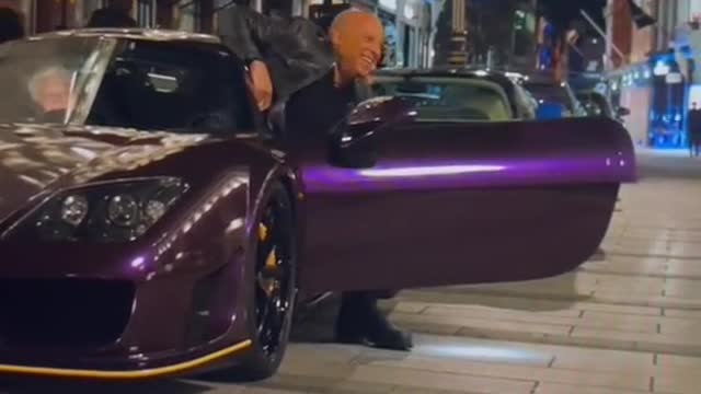 Show you when Dom can't get in the car # Car sharing
