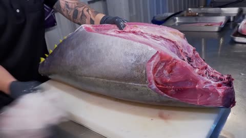 World's Sharpest Tuna Knife！Perfect yellowfin tuna cutting skill,Luxury sashimi