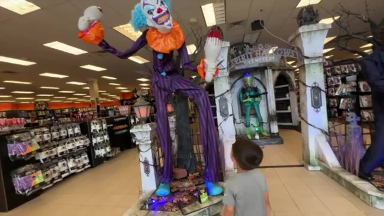 Rumble /New Animatronics Hunt Spirit Halloween Menards, And Lowe's /Markus Reaction