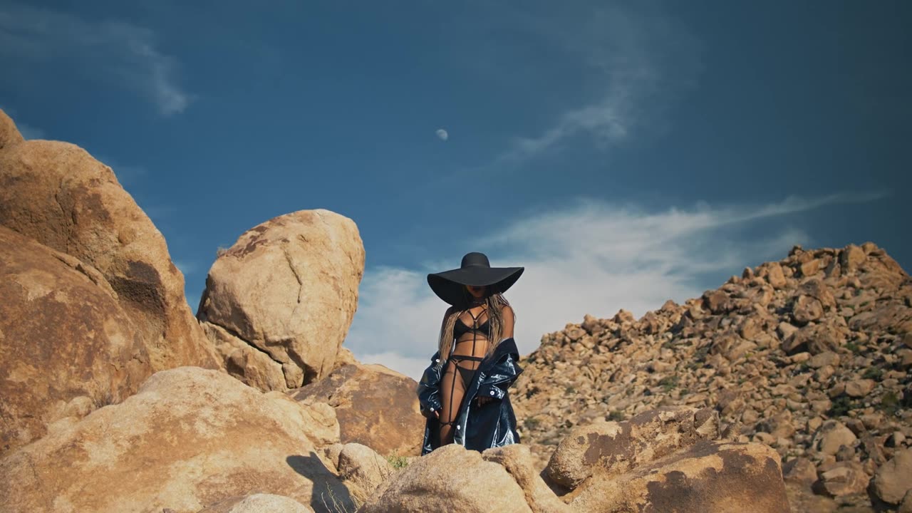 Amanda Reifer - Bang Bang