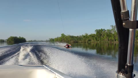 Barefoot waterski