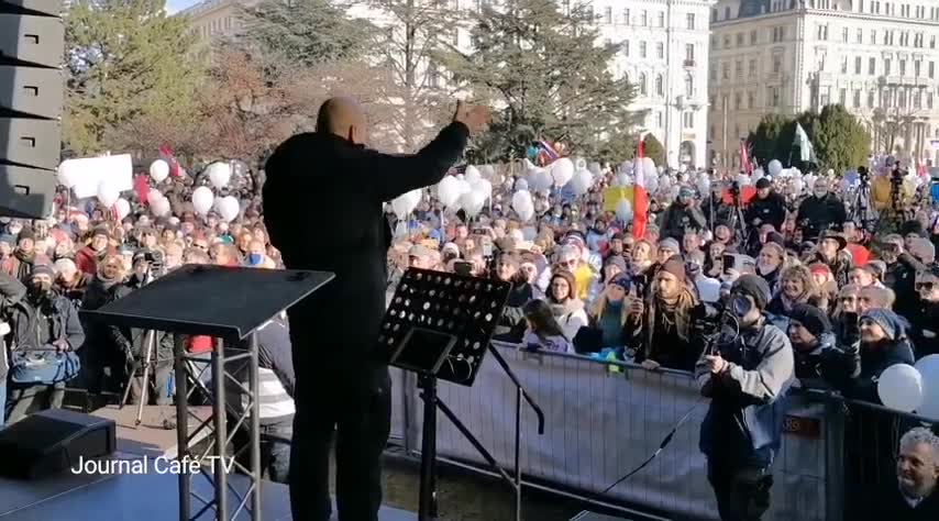 JCTV:Ehrenmann Roland Düringer unterstützt das Pflegepersonal, Demo Votivpark ❤️❤️❤️15.01.