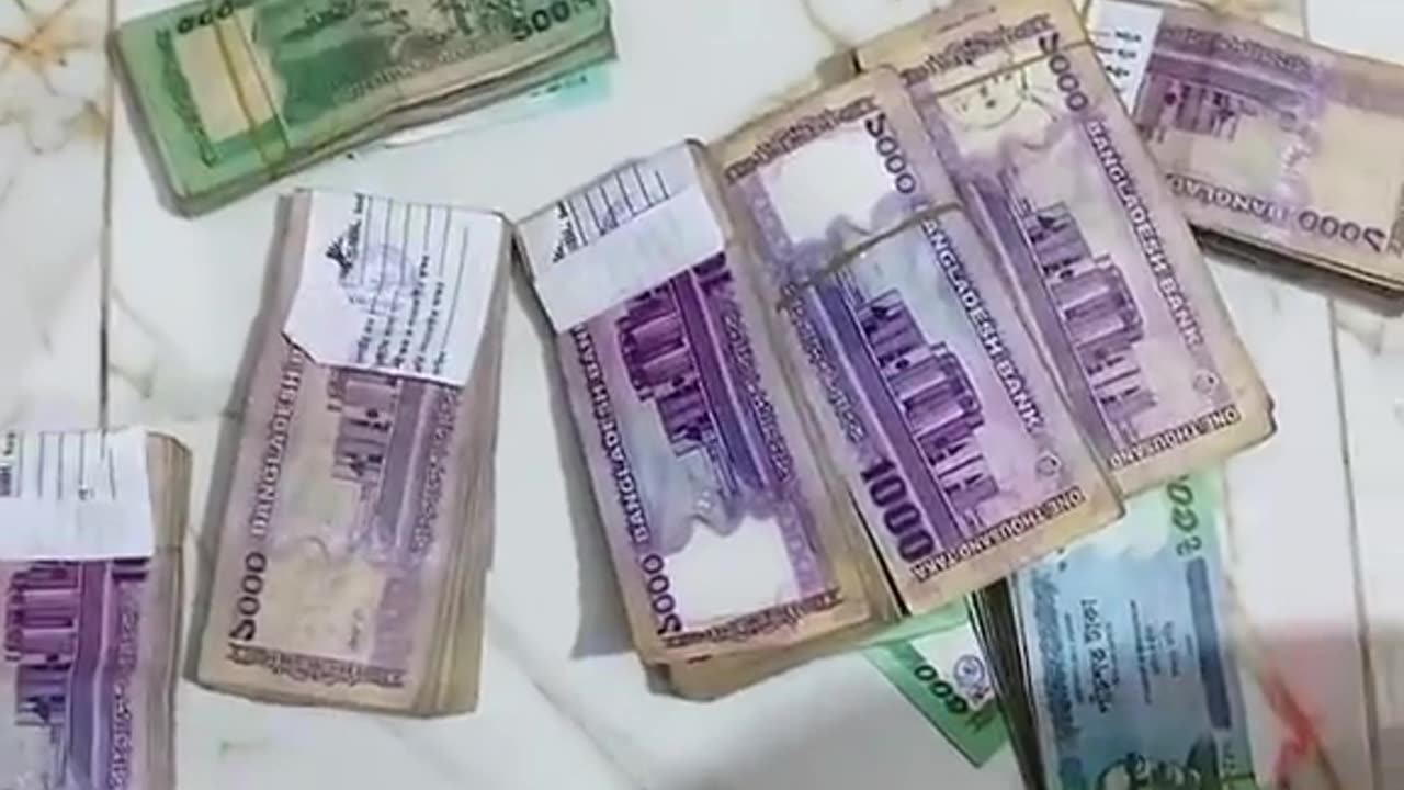 নিজের দুঃখটা নিজের কাছে পাহাড় সমান; অন্যের কাছে কেবল এক-দুই লাইনের গল্প