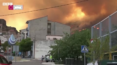 Spain wildfires force thousands out of their homes – BBC News