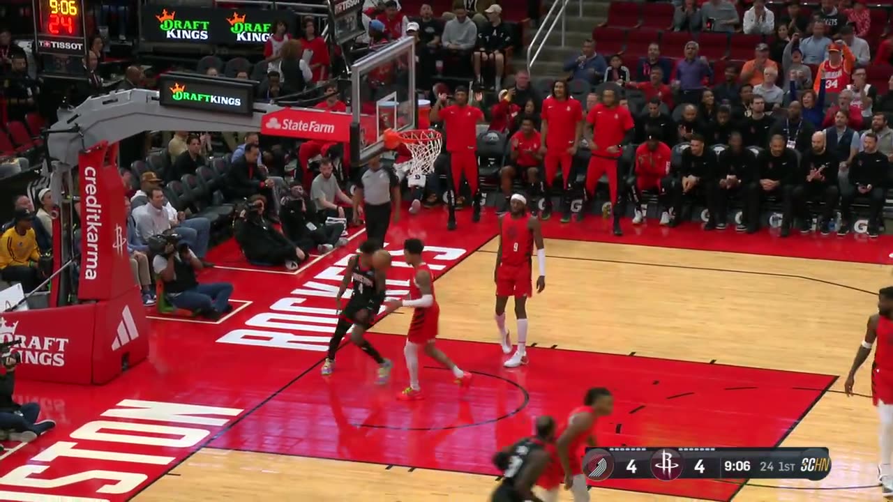 NBA - Sengun slips the backdoor dime to Jalen Green for the jam! Trail Blazers-Rockets