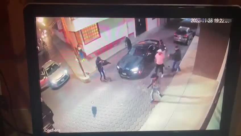 GTA - STEALING CARS AT GUN POINT USA, TIMES GETTING HARD!