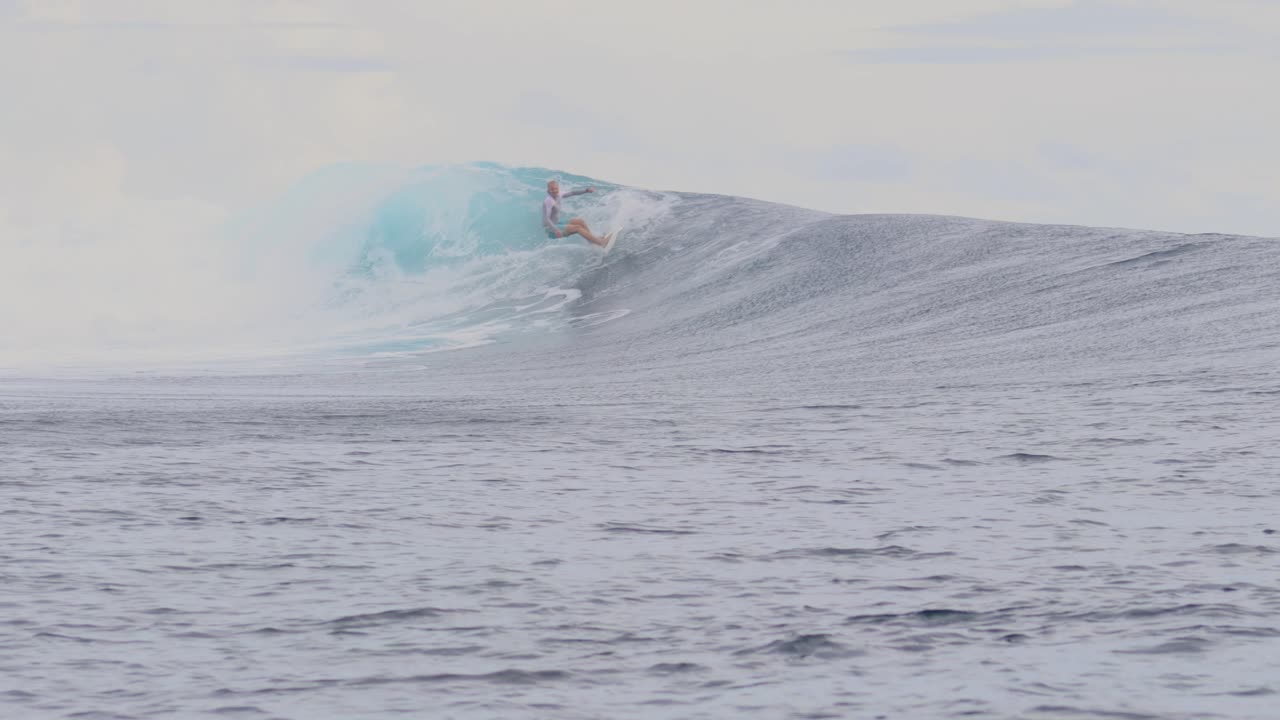 Surfing in FIJI