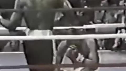 Michael Spinks vs Marvin Johnson, old school boxing power #boxing #highlights #sports