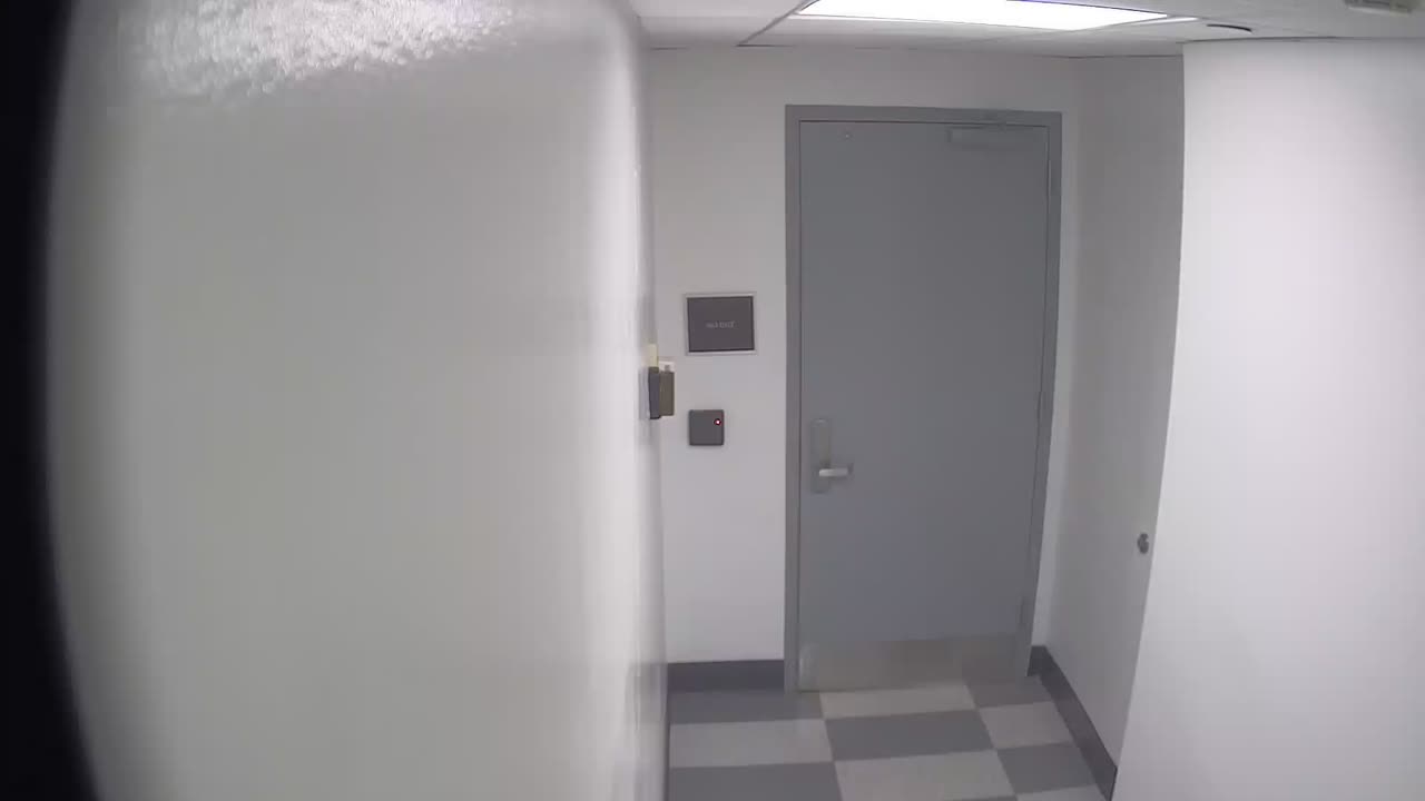 6141RHOBG1G101DStairwayLobbyEntry_2021-01-06_19h40min03s780ms.mp4