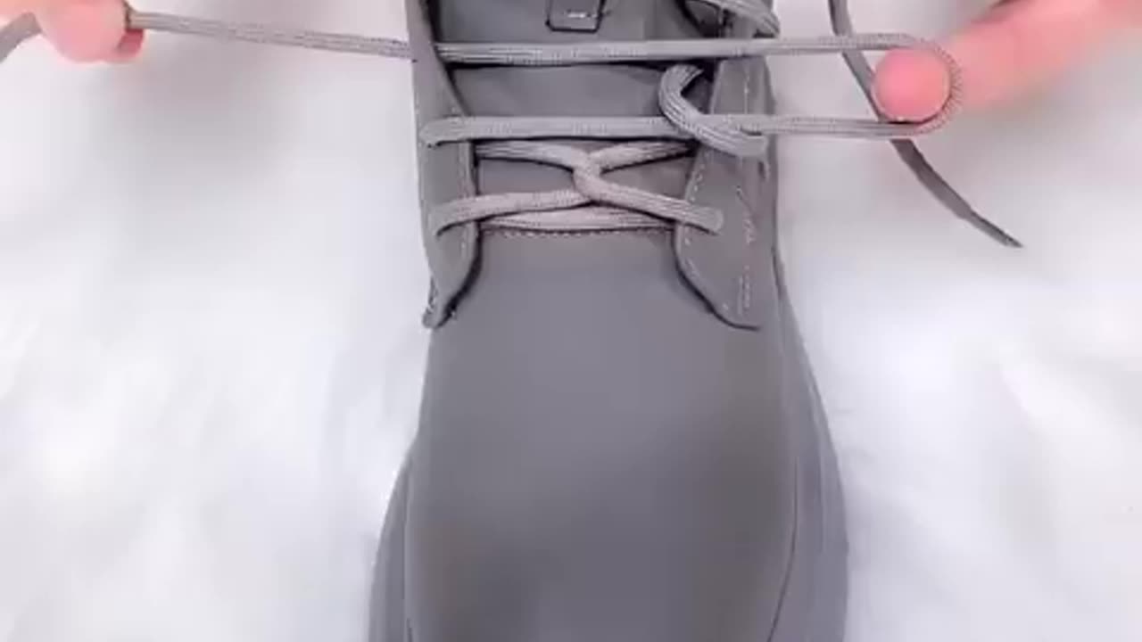 Trending - Tie the Shoelace
