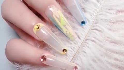 A good trick to achieve a simple nail design