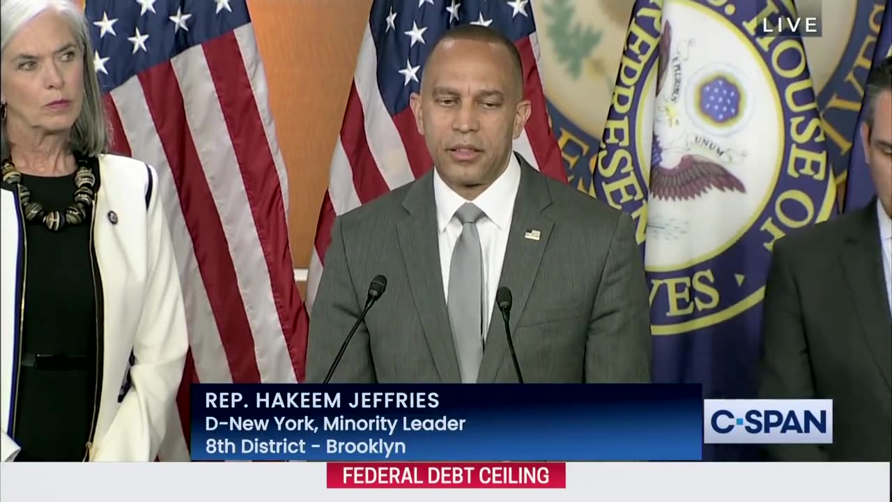 "Uh.........." - Hakeem Jeffries Completely Stumped by Reporter's Simple Question