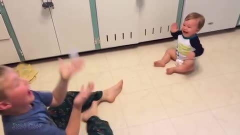 The struggling funny babies 😅