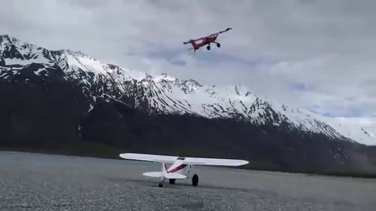 Engine-Explodes-In-Flight-Turbulence