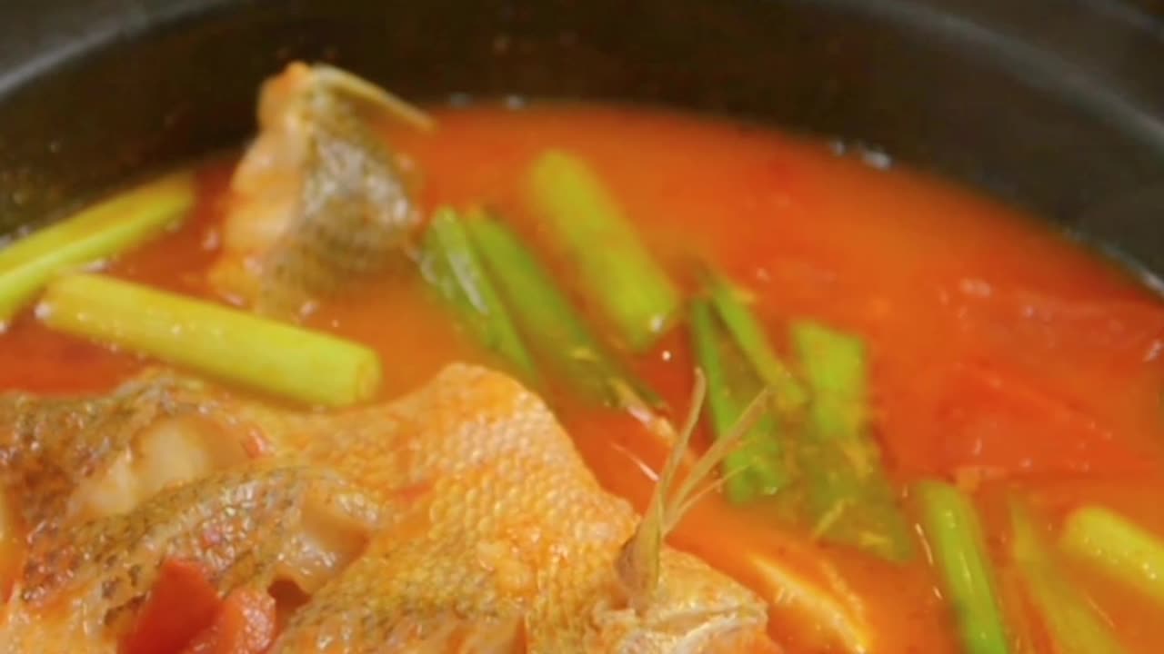 I learned a recipe for red and sour fish soup from an old lady in Guizhou. It’s really amazing!