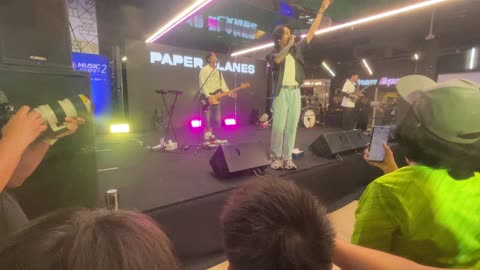 [FANCAM]ใครใครก็ไม่รักผม live สด Paper planes live at MRT จตุจักร ep1 mrt music journey 2024