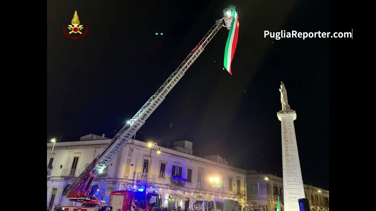 Madonna dell'Immacolata, a Putignano autoscala di 40 metri l'omaggio dei Vigili del Fuoco di Bari