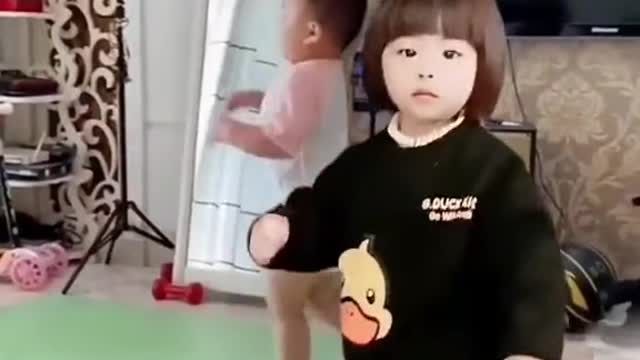 little baby who loves to dance