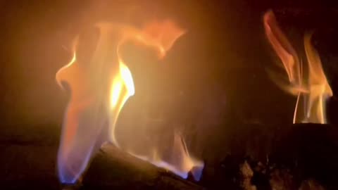 Tanzende Blaue Flammen: Ein Feuer-Spektakel 🔥