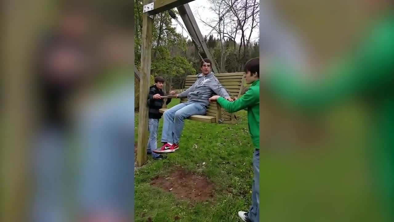 Funny falls and slips 😂 🤣