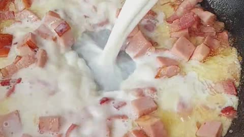 Spaghetti Bacon Luncheon Meat in White Sauce 🍝 🔥 👩‍🍳 #pasta #spaghetti #homemade #food #recipe
