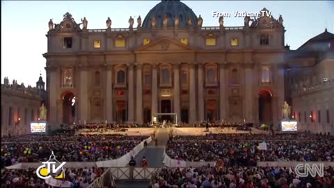Little boy steals the show from the Pope_3