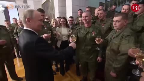 Putin raises toast with military to see in 2023