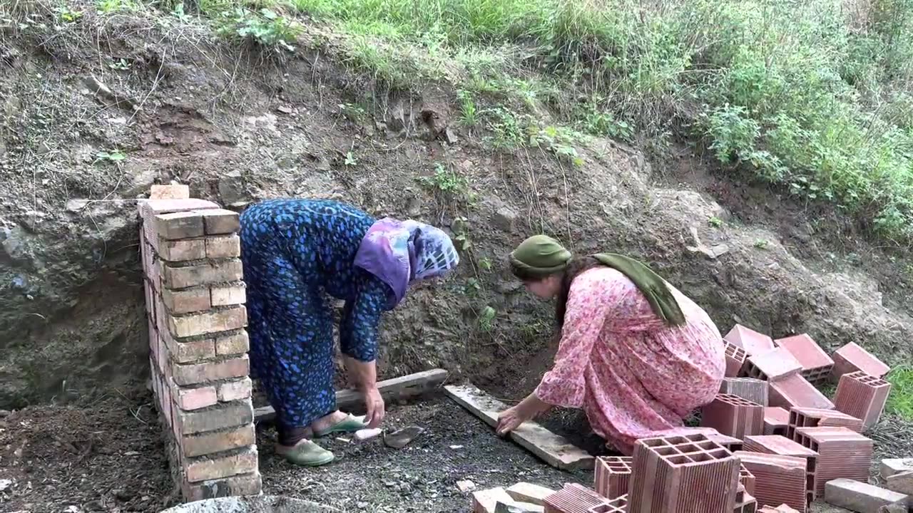 Cooking Homemade Chicken Pizza in Grandma's Tandoori Oven (The Traditional Way)