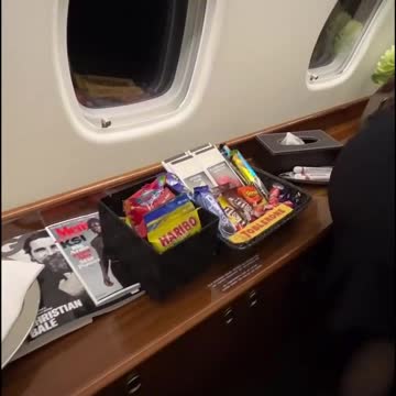 LIFE IN PRIVATE PLANE / ANDREW TATE