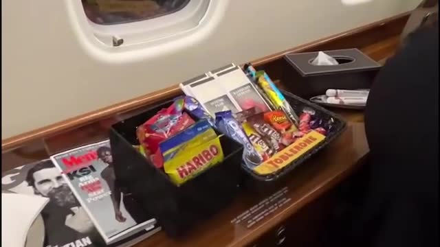 LIFE IN PRIVATE PLANE / ANDREW TATE