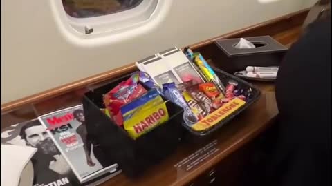 LIFE IN PRIVATE PLANE / ANDREW TATE