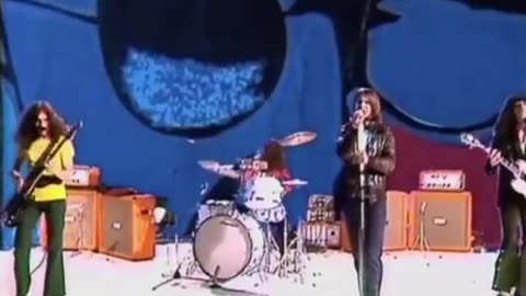 Black Sabbath ~ Iron Man ( Live )