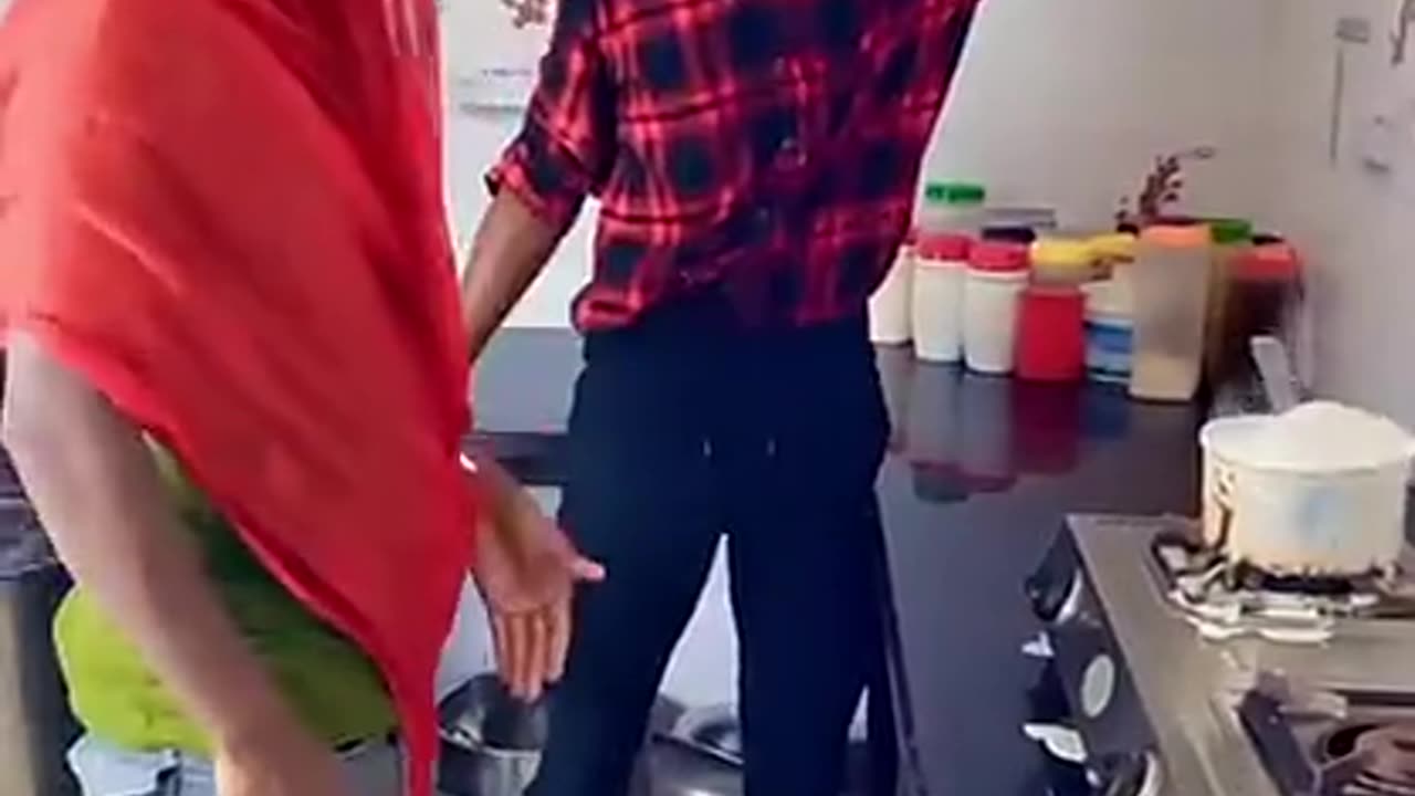 Obailing milk Home funny video 😂😂😂