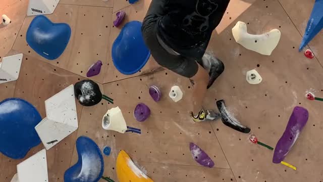 If you still need to coordinate your efforts when jumping, it's absurd. It's hard to grasp your hand