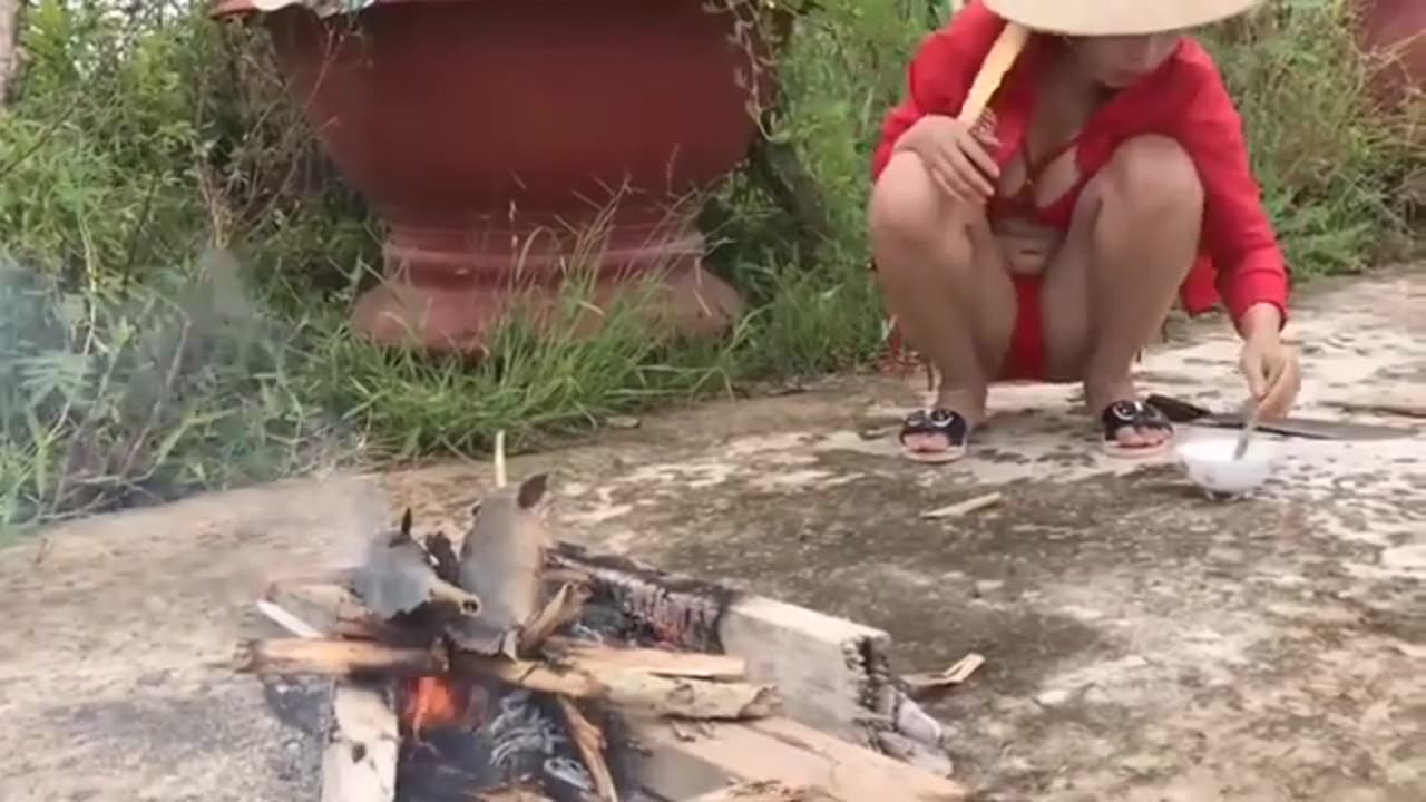 Beautiful Girl Fishing And Cooking Primitive Technology (music Love Me - Ambient Enigma)