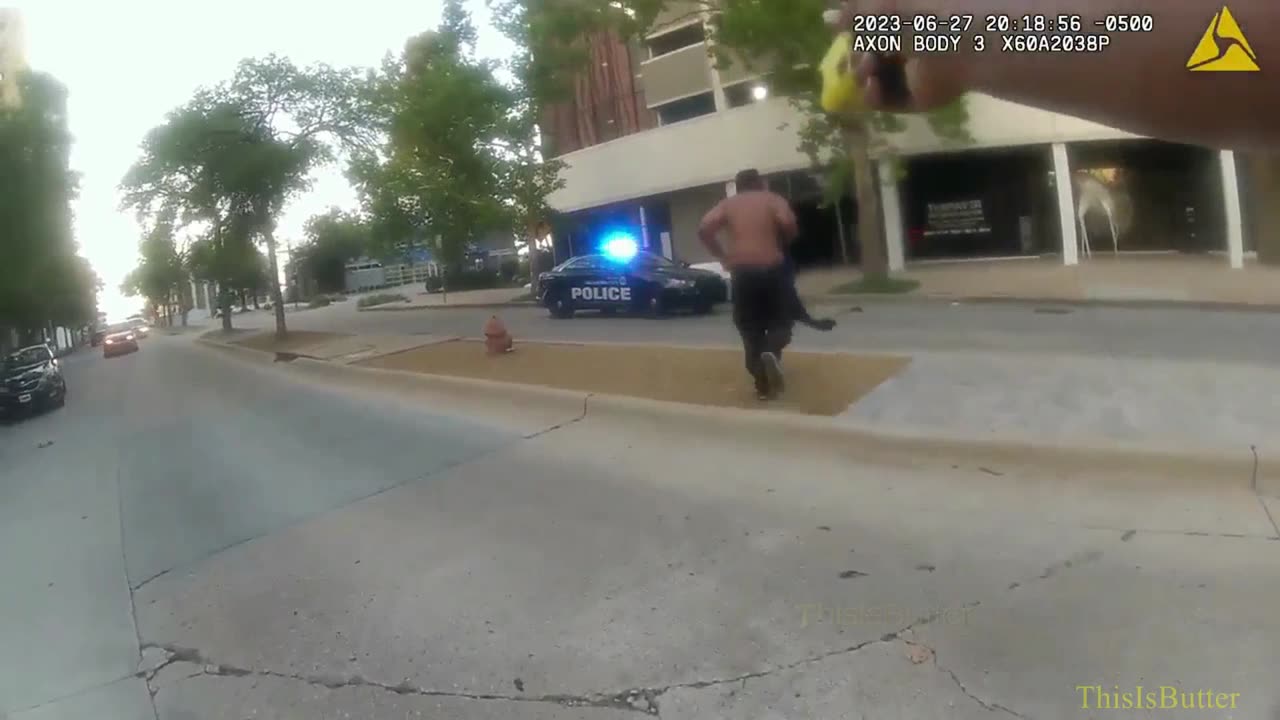 Bodycam shows police take down suspect after man walks into church and steals purse in OKC