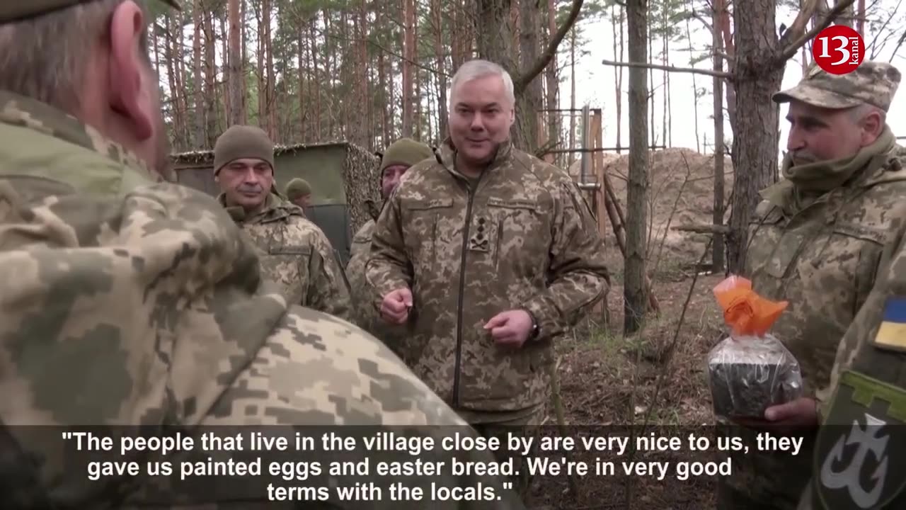 Ukrainian troops near Belarus border celebrate Easter with traditional bread