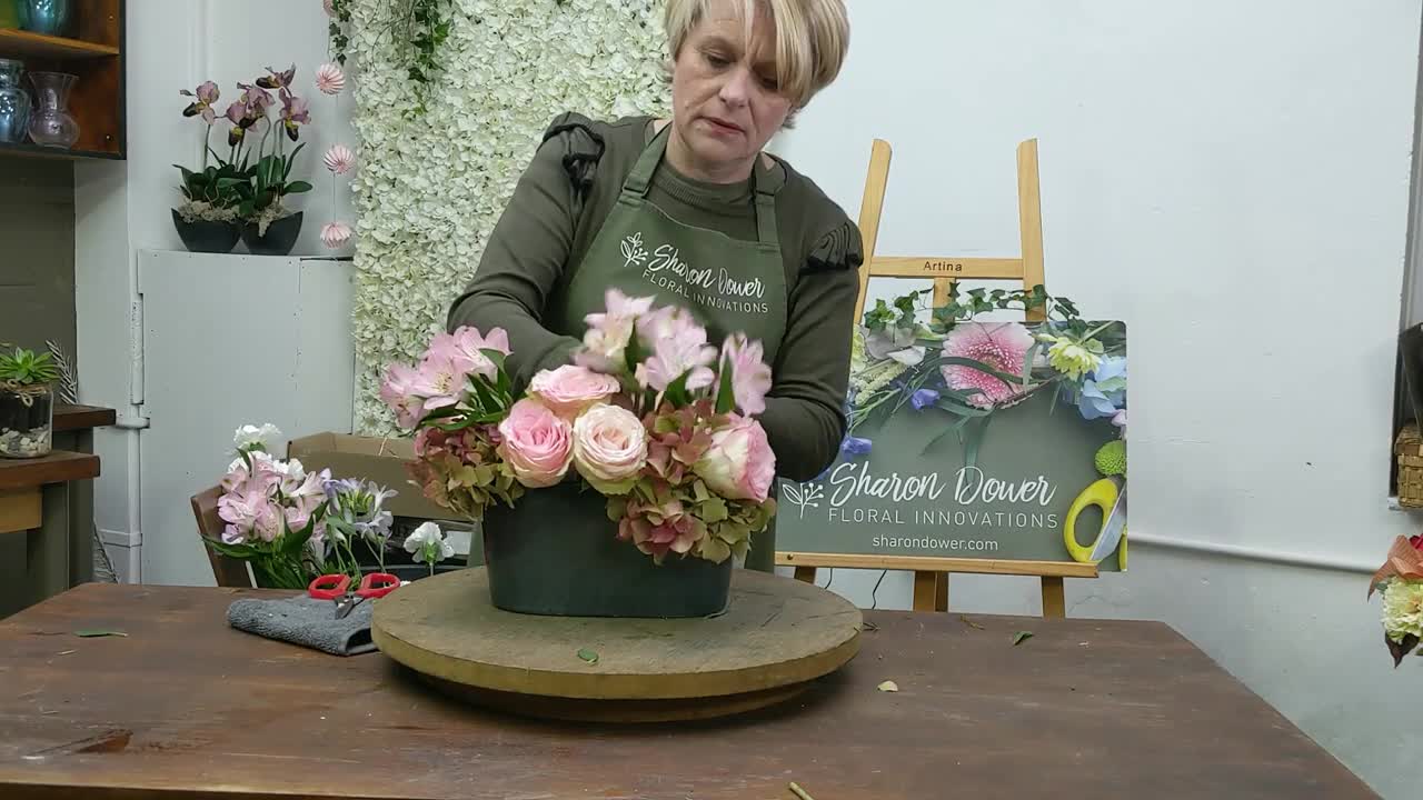 How to make a Massed Oval Flower Arrangement